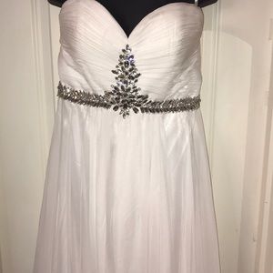White Alyce Paris dress
